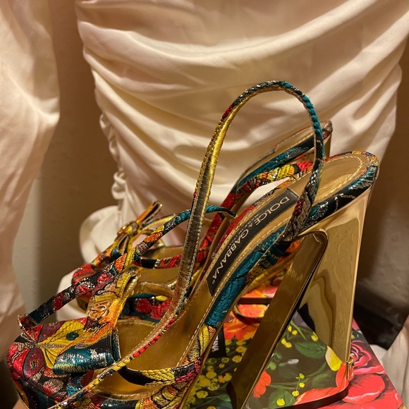 Dolce & Cabana sandals - Picture 5 of 7